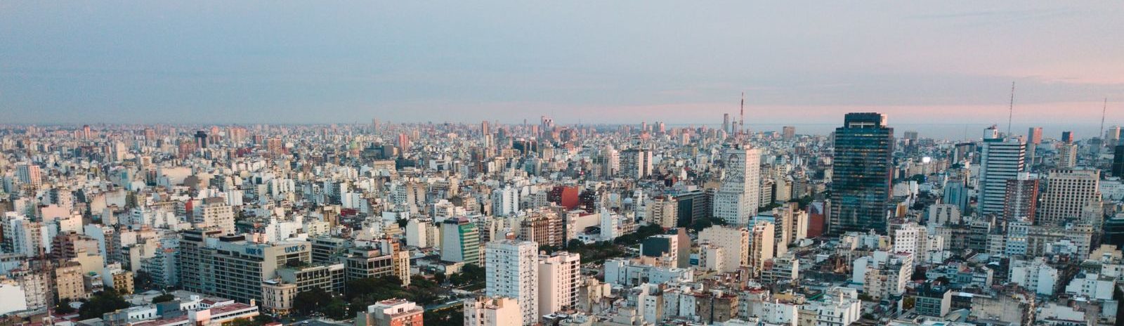 Argentinie-Buenos-Aires-2-aspect-ratio-1512-438