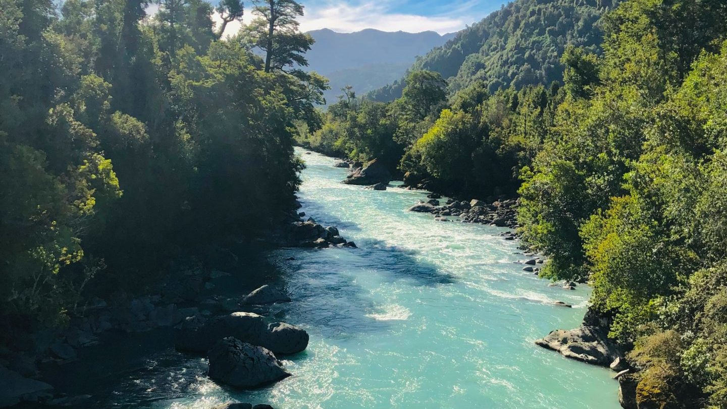 Rondreis Chili, Hornopiren, rivier foto