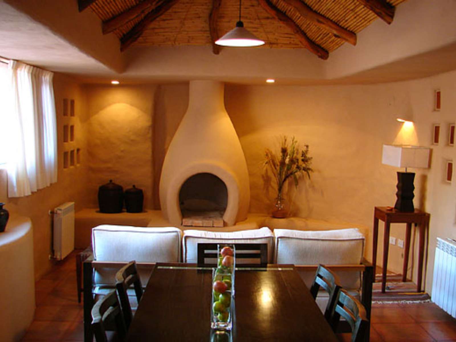 Rondreis Argentinië, Purmamarca, Los Colorados Cabanas, woonkamer