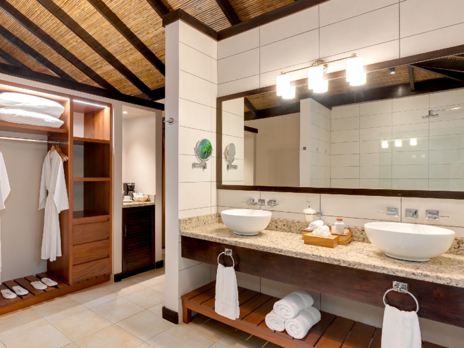 Rondreis Costa Rica, Bijagua, Rio Celeste Hideaway, badkamer