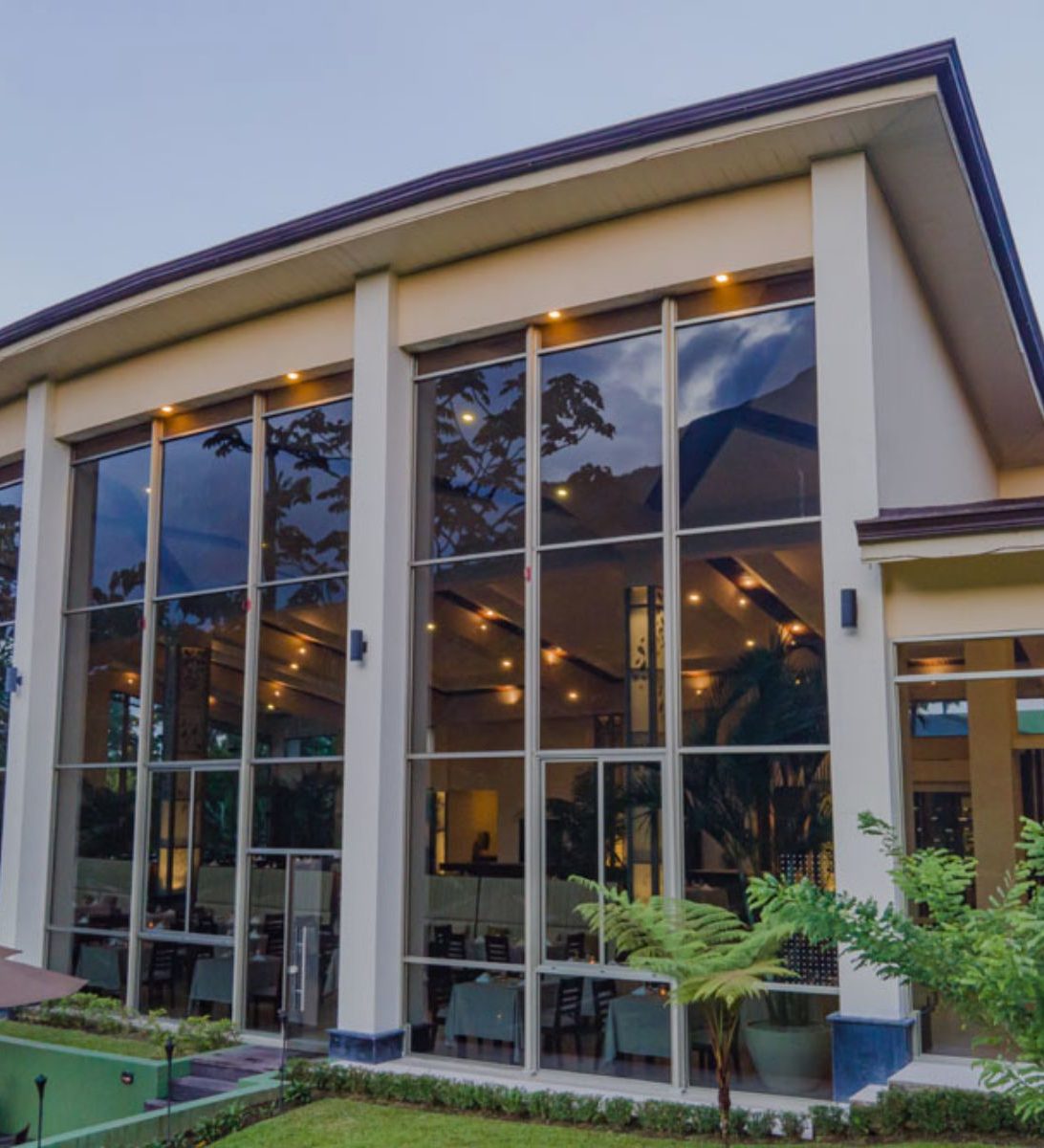 Rondreis Costa Rica, La Fortuna, Lomas del Volcan, buitenaanzicht hotel