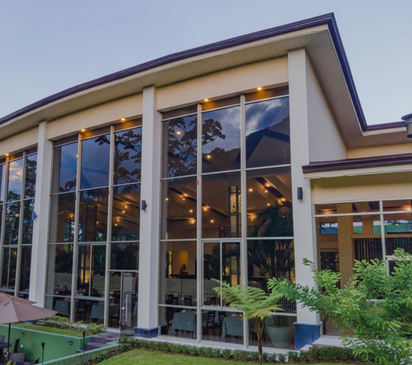 Rondreis Costa Rica, La Fortuna, Lomas del Volcan, buitenaanzicht hotel