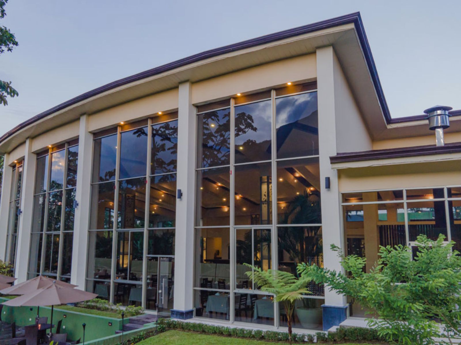 Rondreis Costa Rica, La Fortuna, Lomas del Volcan, buitenaanzicht hotel
