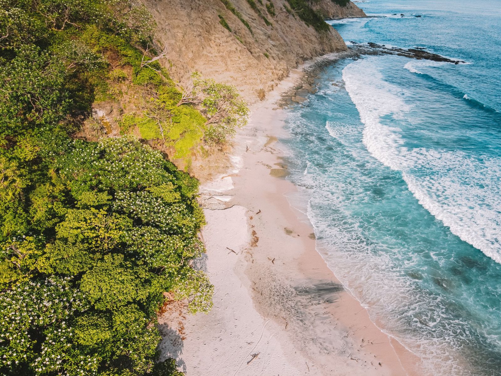 Rondreis Costa Rica, Sámara, bovenaanzicht strand