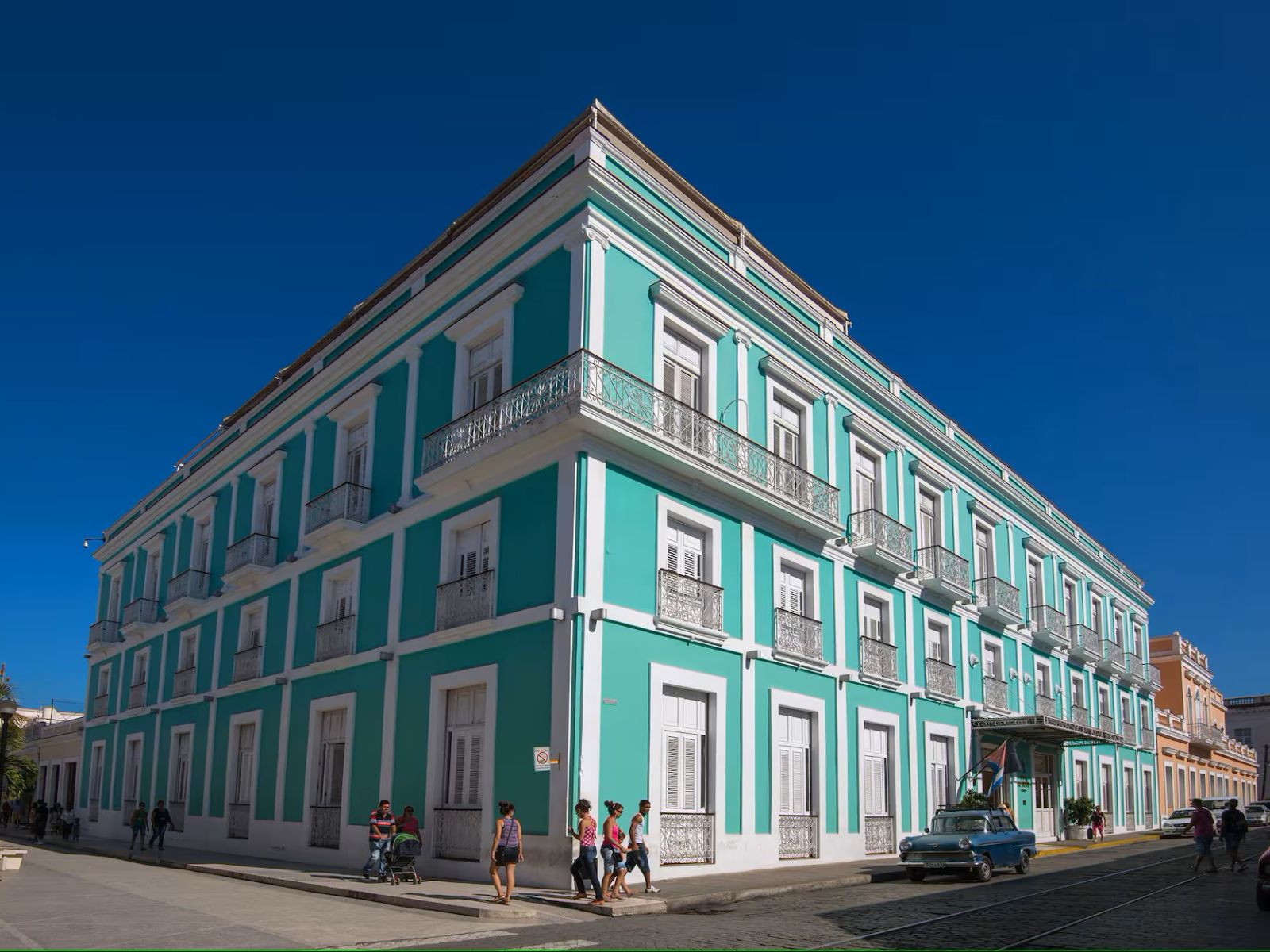 Rondreis Cuba, Cienfuegos, La Union, buitenaanzicht