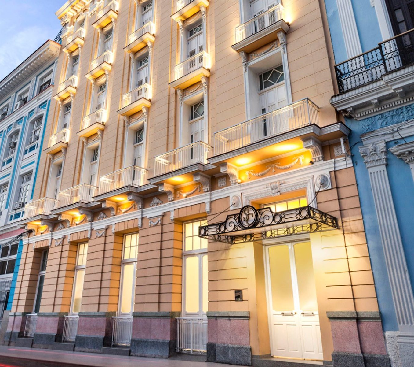 Rondreis Cuba, Cienfuegos, Melia San Carlos, buitenaanzicht