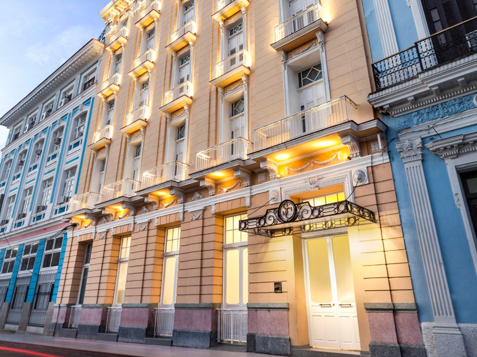 Rondreis Cuba, Cienfuegos, Melia San Carlos, buitenaanzicht