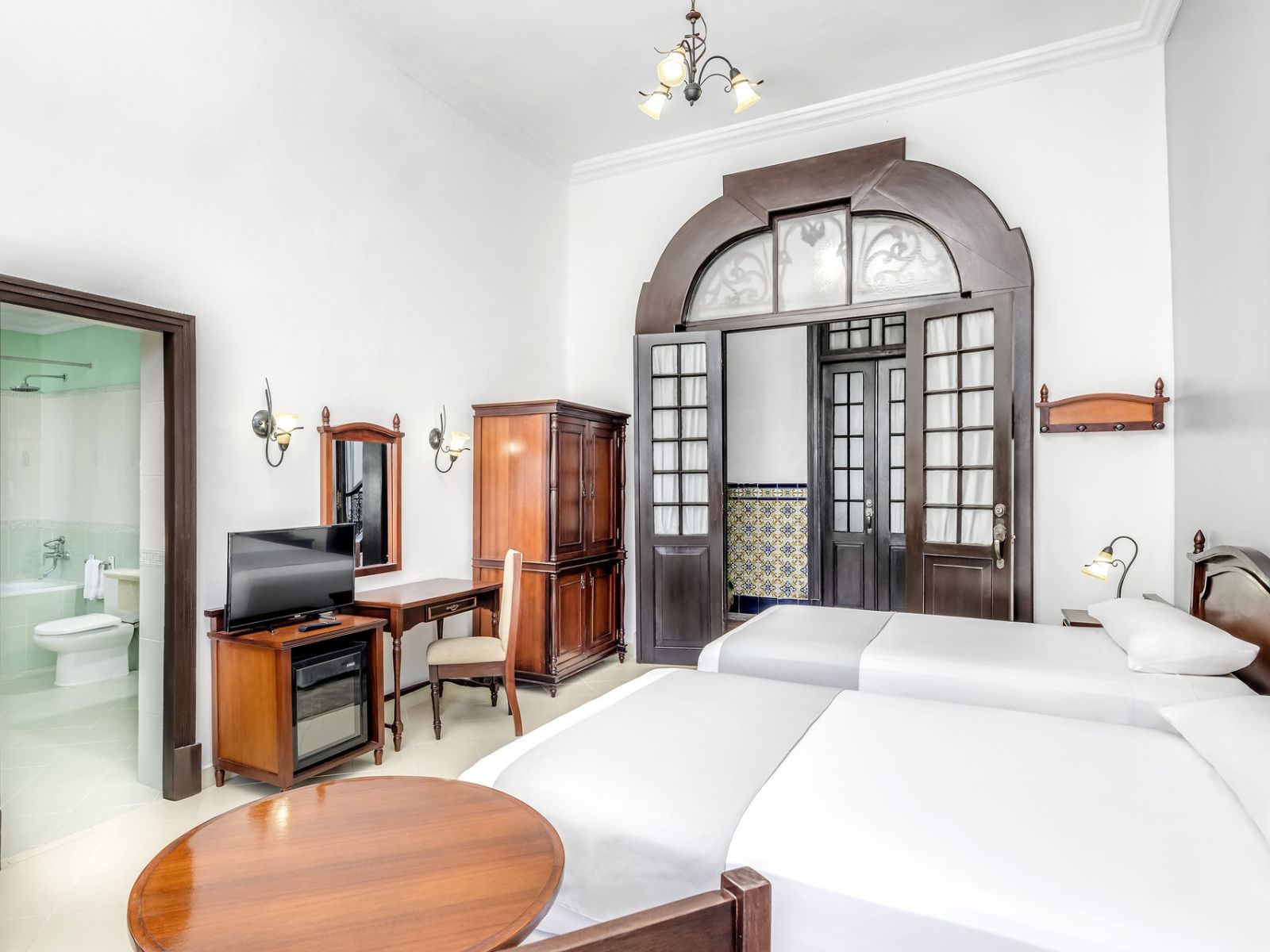 Rondreis Cuba, Cienfuegos, Melia San Carlos, tweepersoonskamer met badkamer