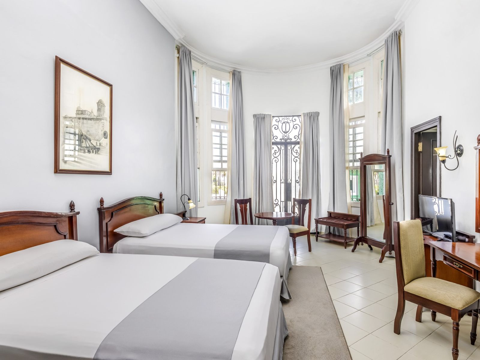 Rondreis Cuba, Cienfuegos, Melia San Carlos, tweepersoonskamer met losse bedden