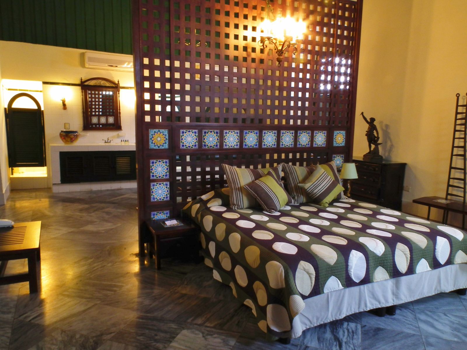 Rondreis Cuba, Havana, Hostal Valencia, tweepersoonsbed