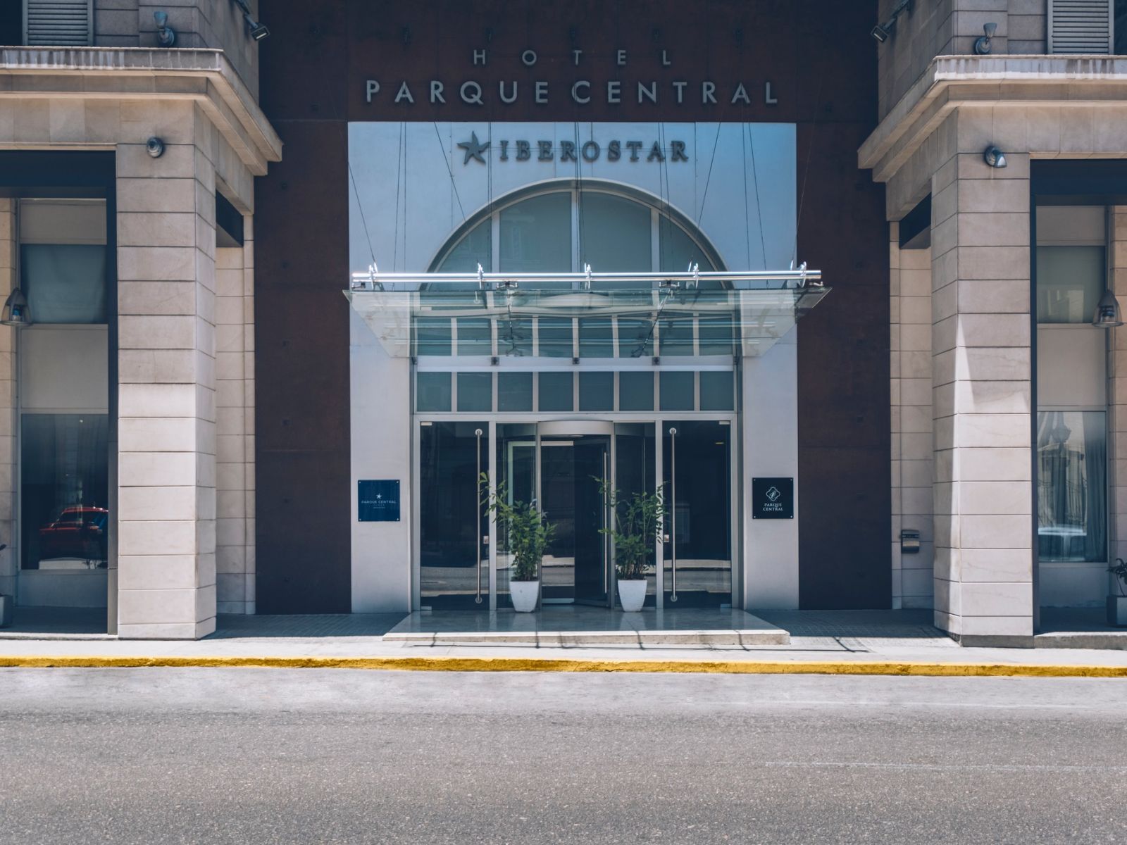 Rondreis Cuba, Havana, Iberostar Selection Parque Central, vooraanzicht ingang