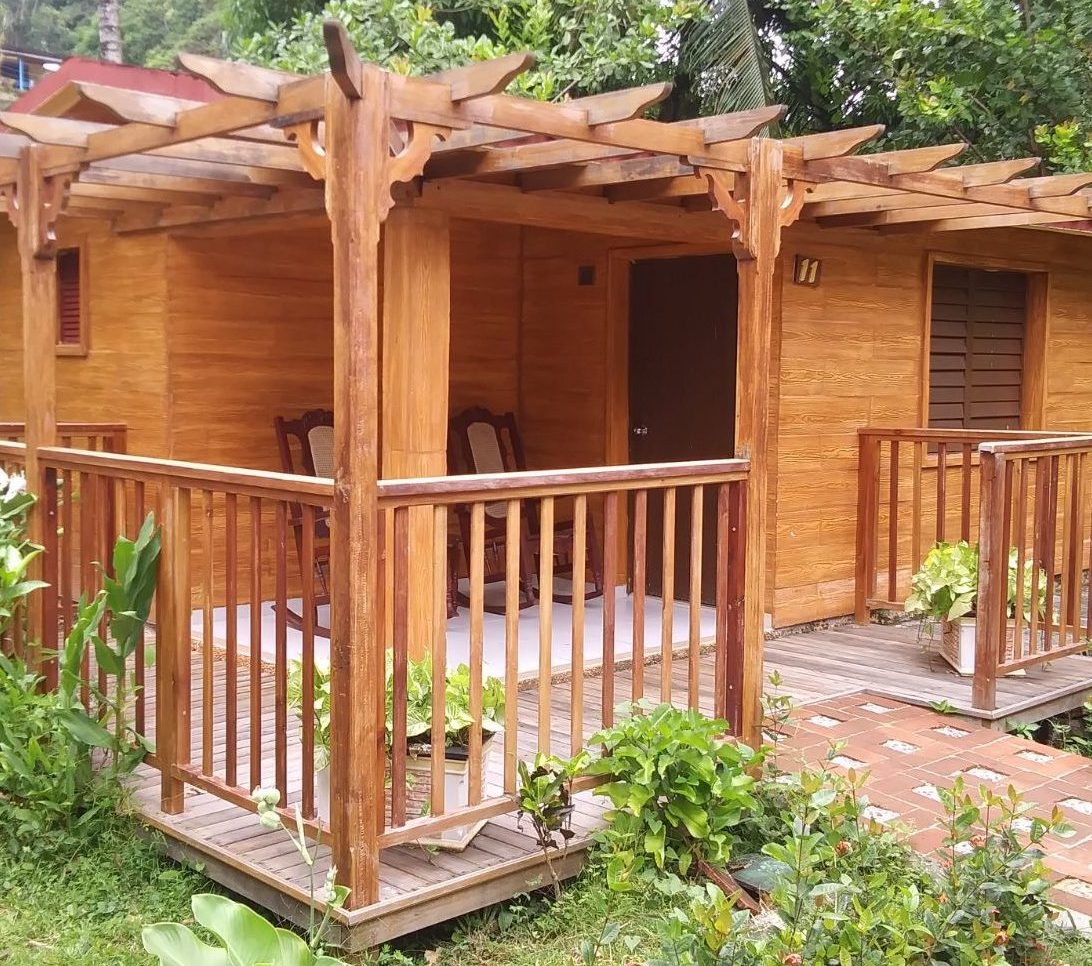 Rondreis Cuba, Sierra Maestra, Villa Santo Domingo, buitenaanzicht verblijf