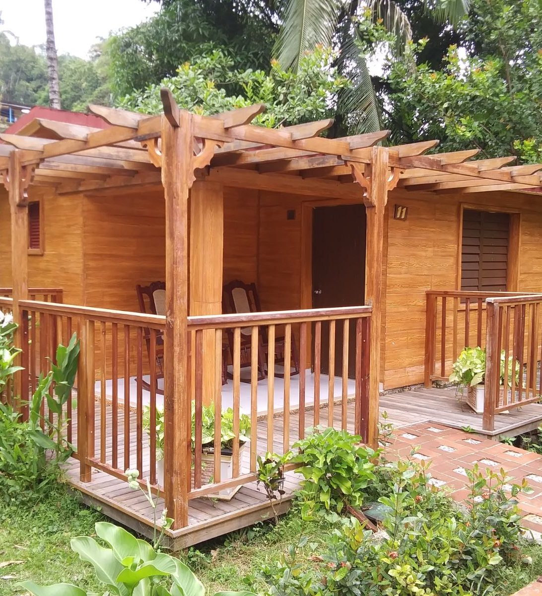 Rondreis Cuba, Sierra Maestra, Villa Santo Domingo, buitenaanzicht verblijf