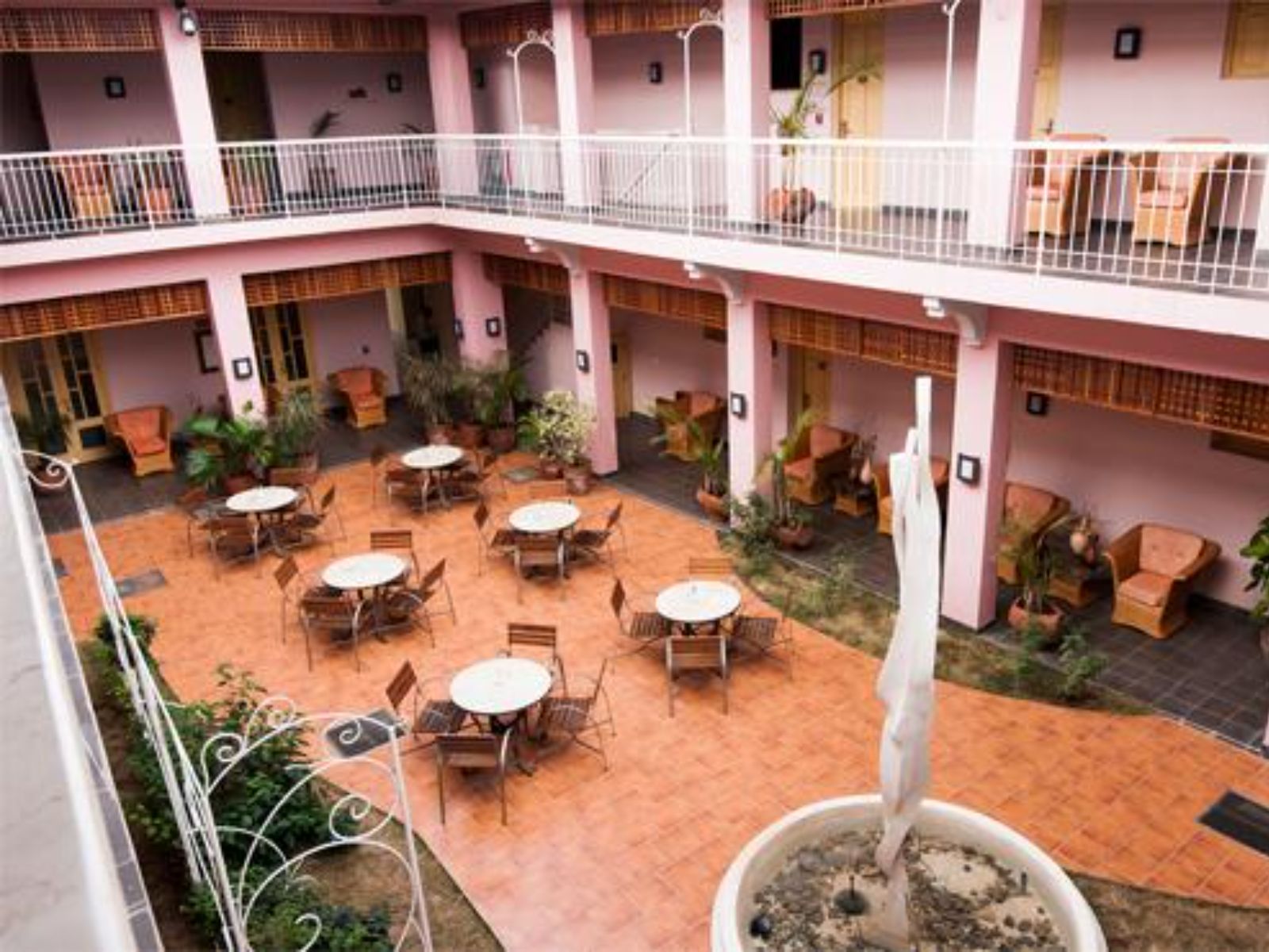 Rondreis Cuba, Trinidad, Hotel La Ronda, open ruimte
