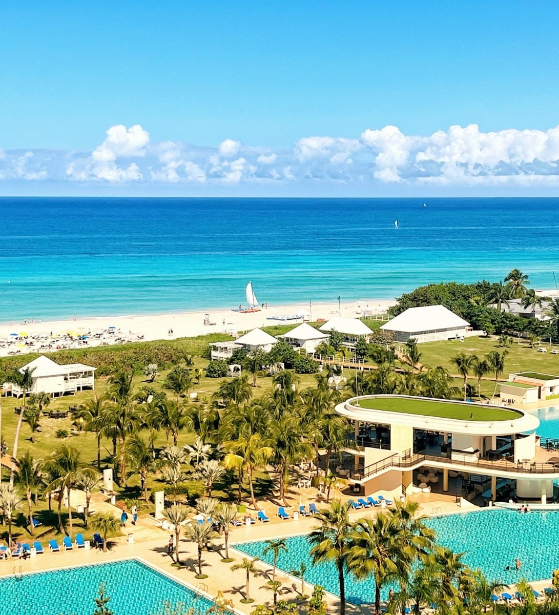Rondreis Cuba, Varadero, Melia Internacional Varadero - bovenaanzicht zwembad