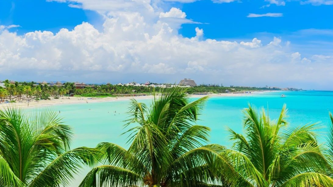 Rondreis Cuba, Varadero, strand met palmbomen