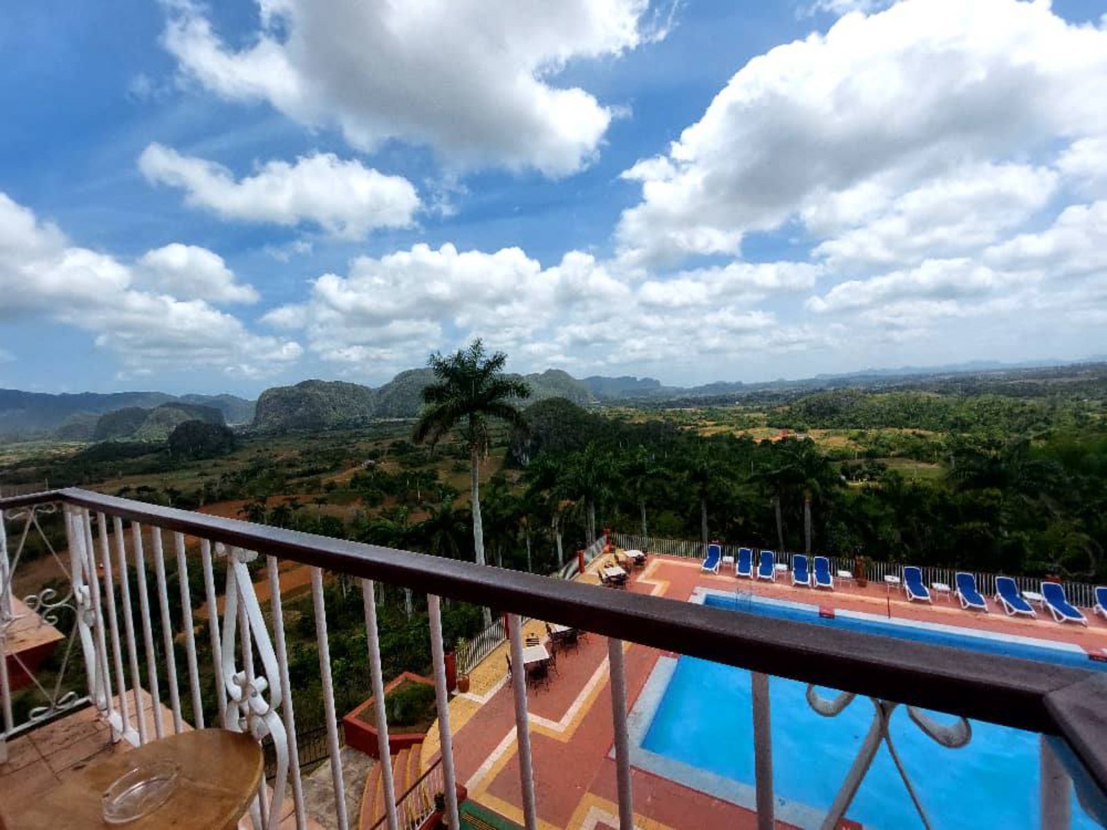 Rondreis Cuba, Vinales, Los Jaminez, Balkon