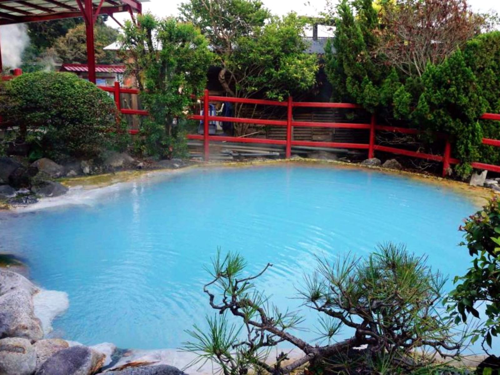 Rondreis Japan, Beppu, blauwe warmwaterbron