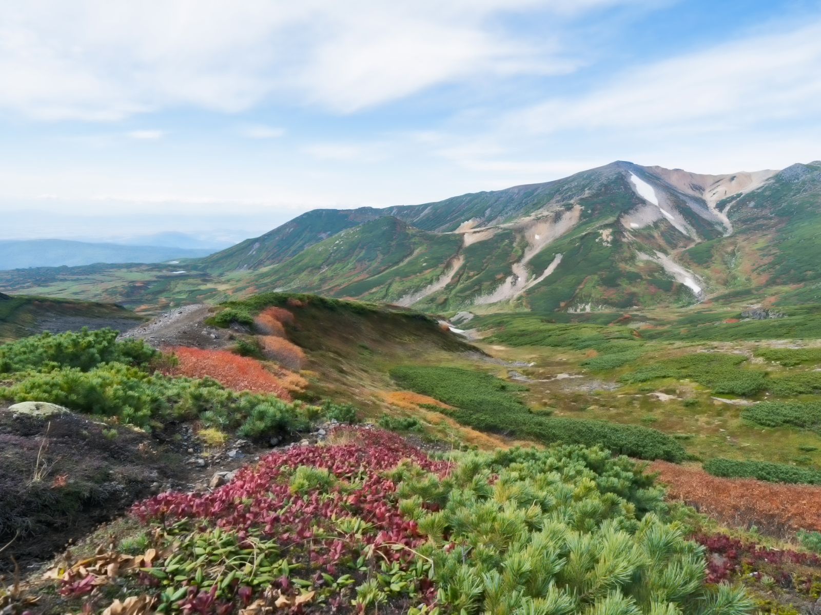Rondreis Japan, Daisetsuzan National Park, actieve vulkaan Asahidake in de herfst