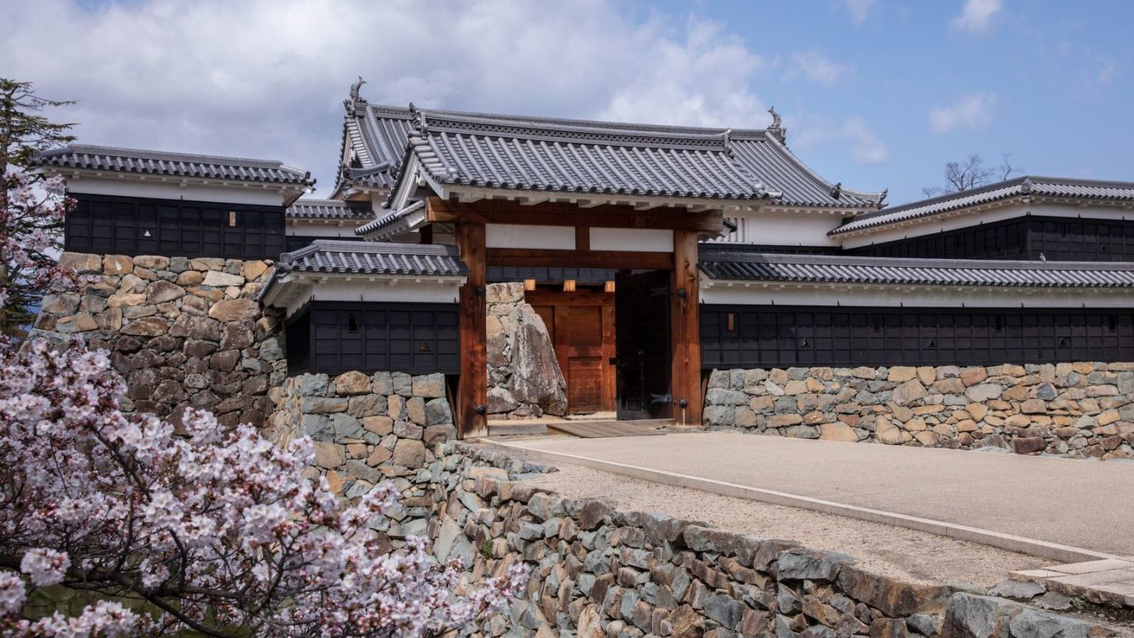 Rondreis Japan, Matsumoto castle gate