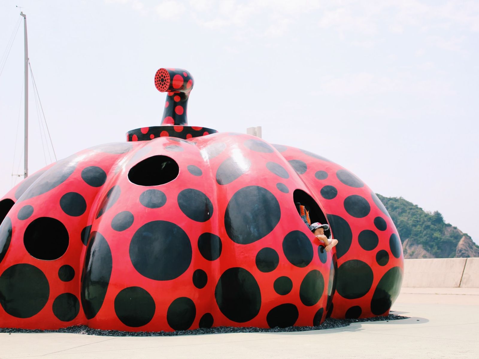 Rondreis Japan, Naoshima, kunst rood