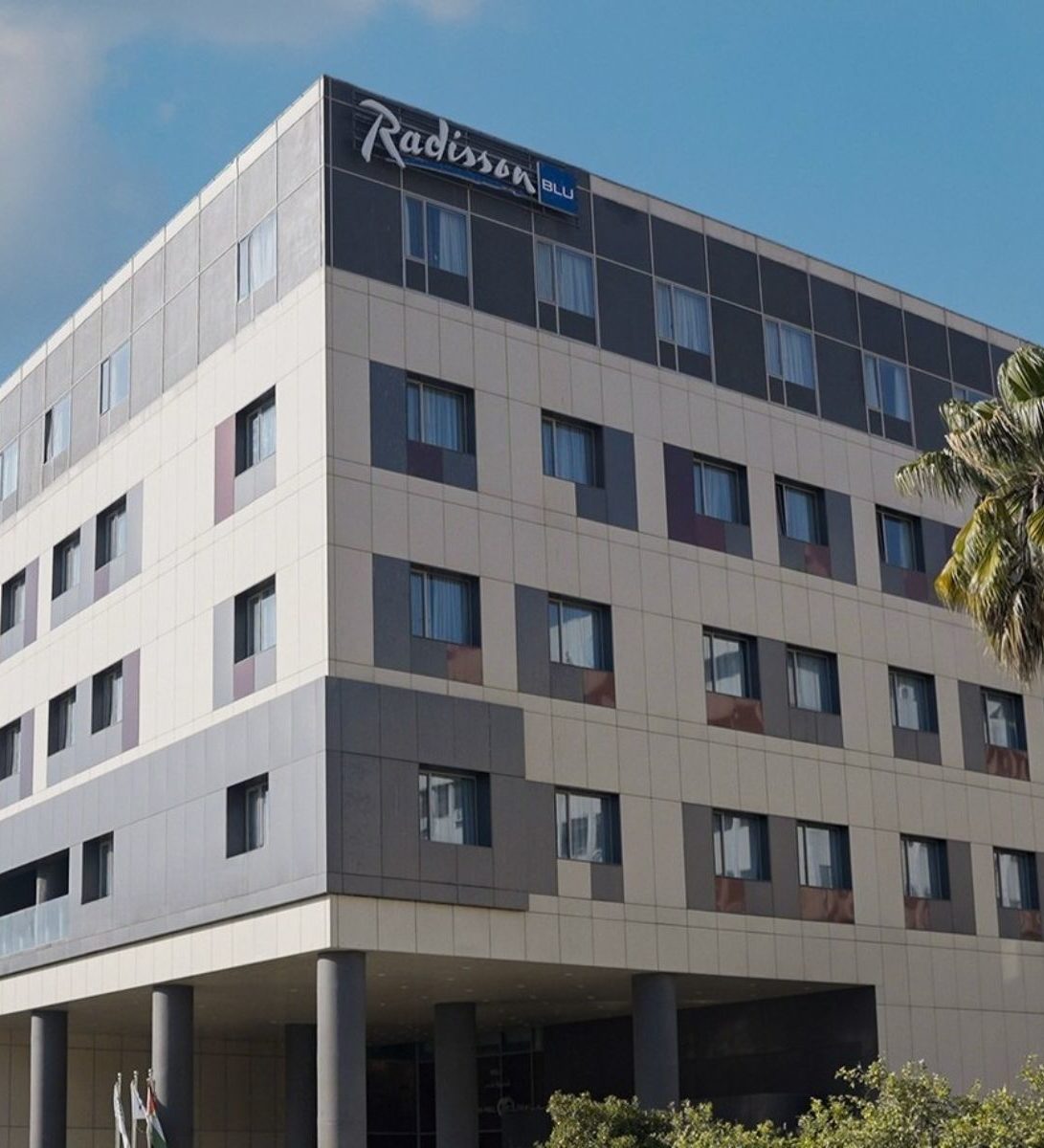Rondreis Jordanië, Amman, Radisson Blu Amman Hotel, buitenaanzicht hotel