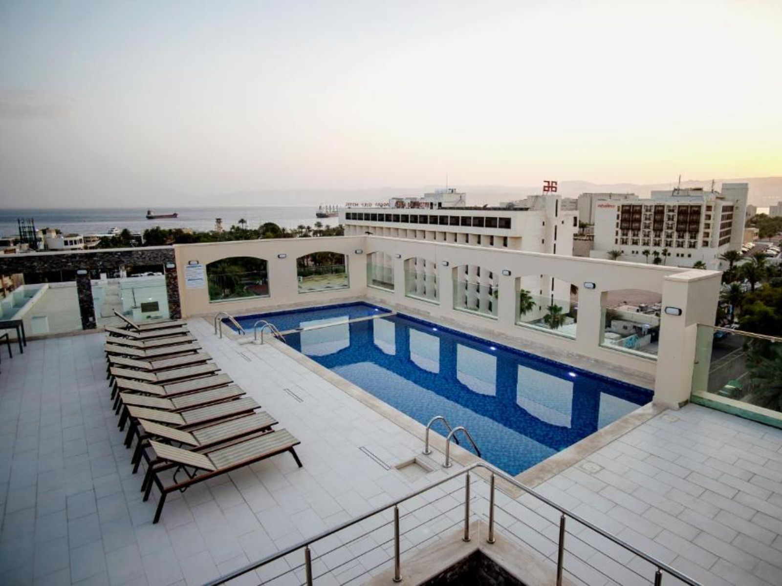 Rondreis Jordanië, Aqaba, My Luxury Hotel - zwembad