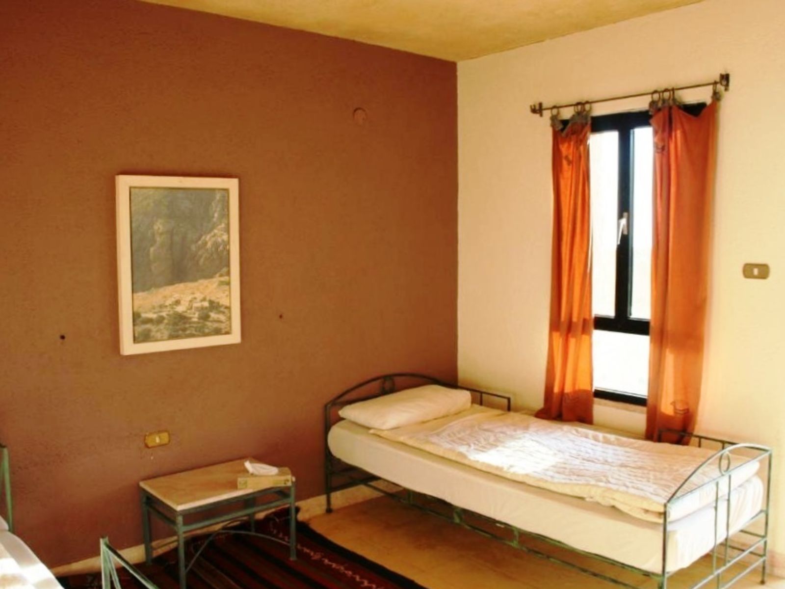 Rondreis Jordanië, Dana Biosphere Reserve, Dana Guesthouse, slaapkamer