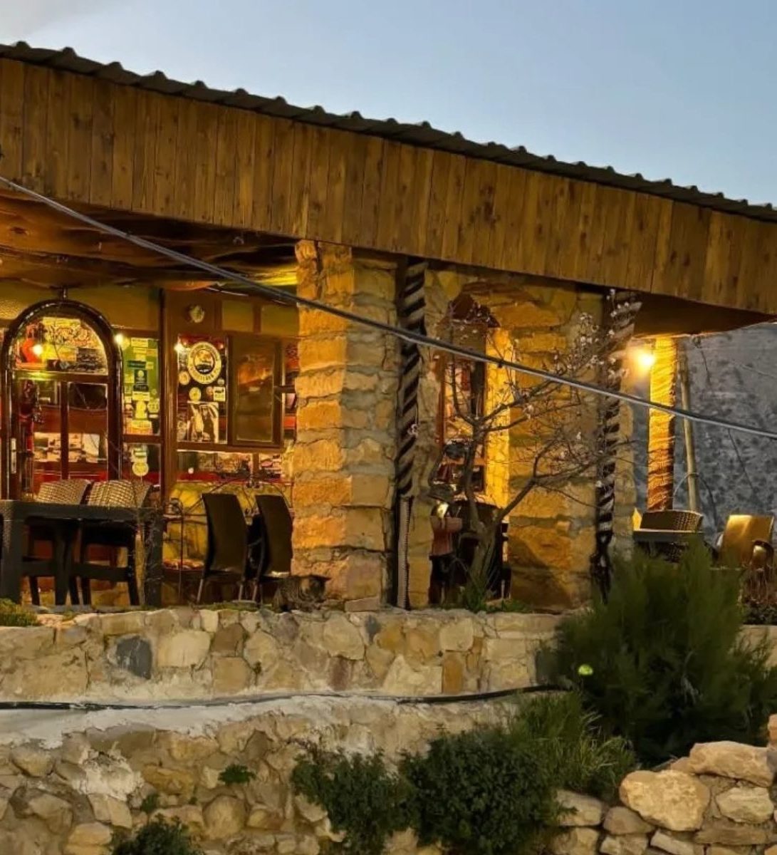 Rondreis Jordanië, Dana Biosphere Reserve, Dana Tower - buitenaanzicht restaurant
