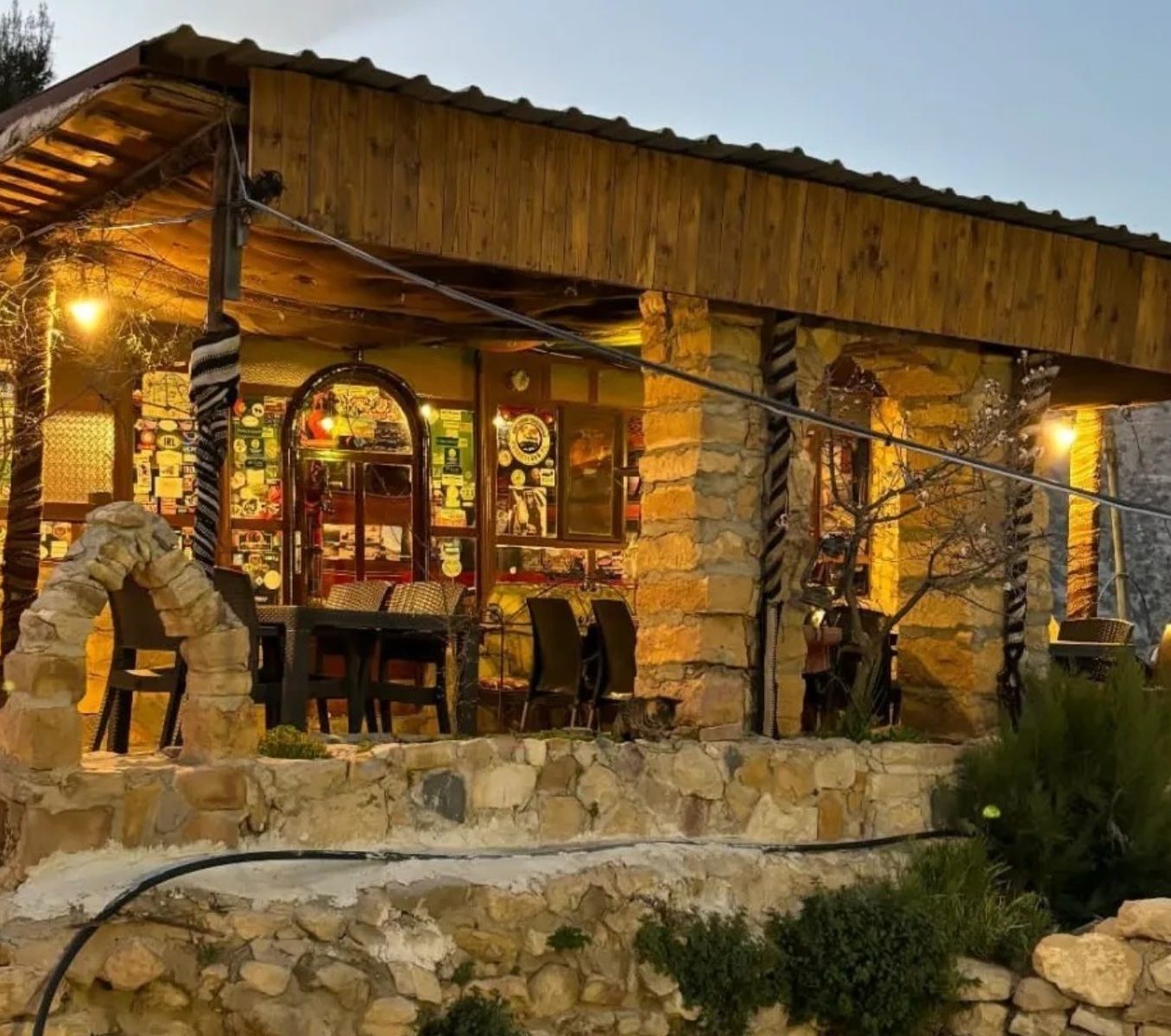 Rondreis Jordanië, Dana Biosphere Reserve, Dana Tower - buitenaanzicht restaurant