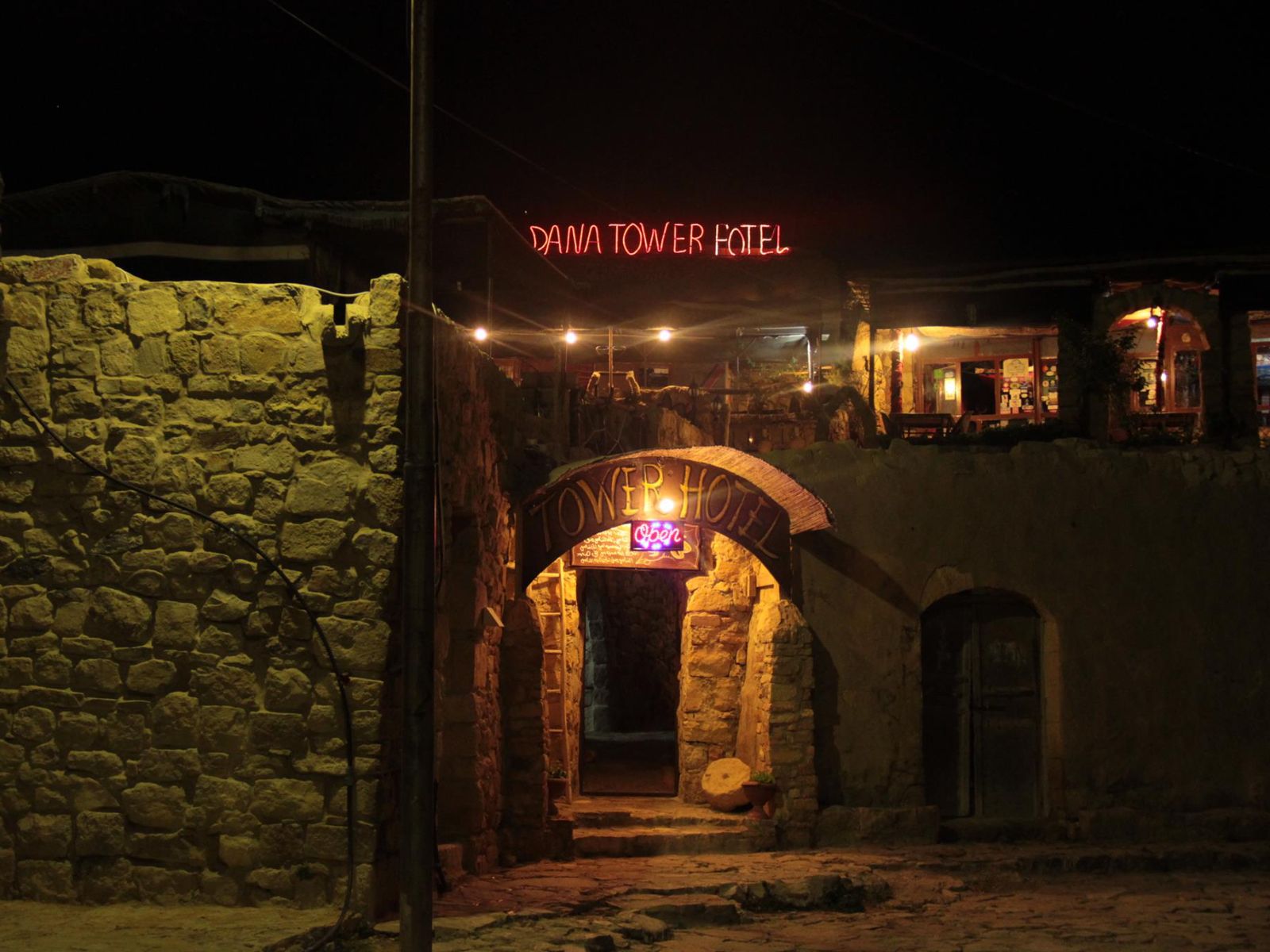 Rondreis Jordanië, Dana Biosphere Reserve, Dana Tower - vooraanzicht accommodatie