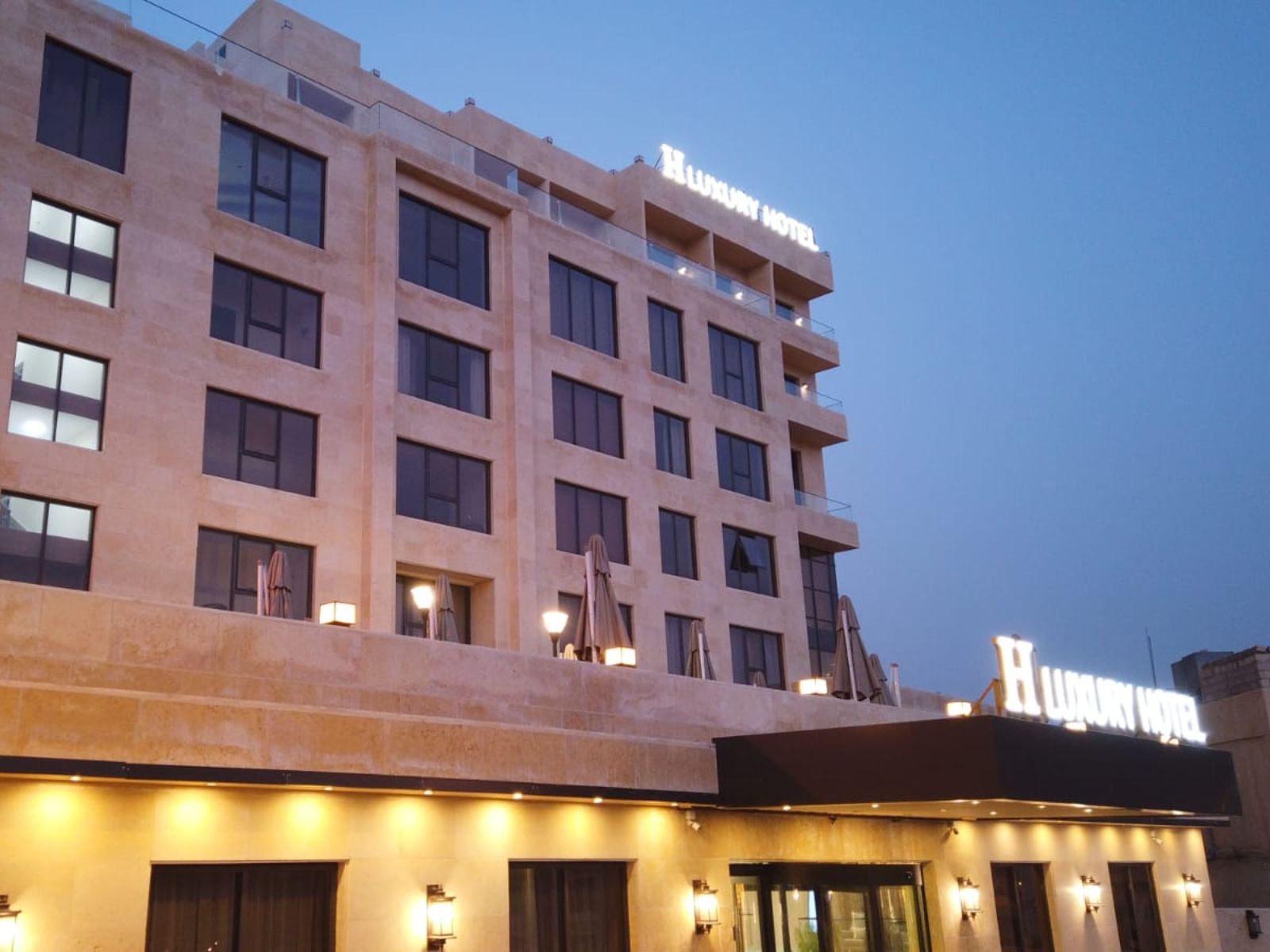 Rondreis Jordanië, Petra, H Luxury Hotel, buitenaanzicht hotel