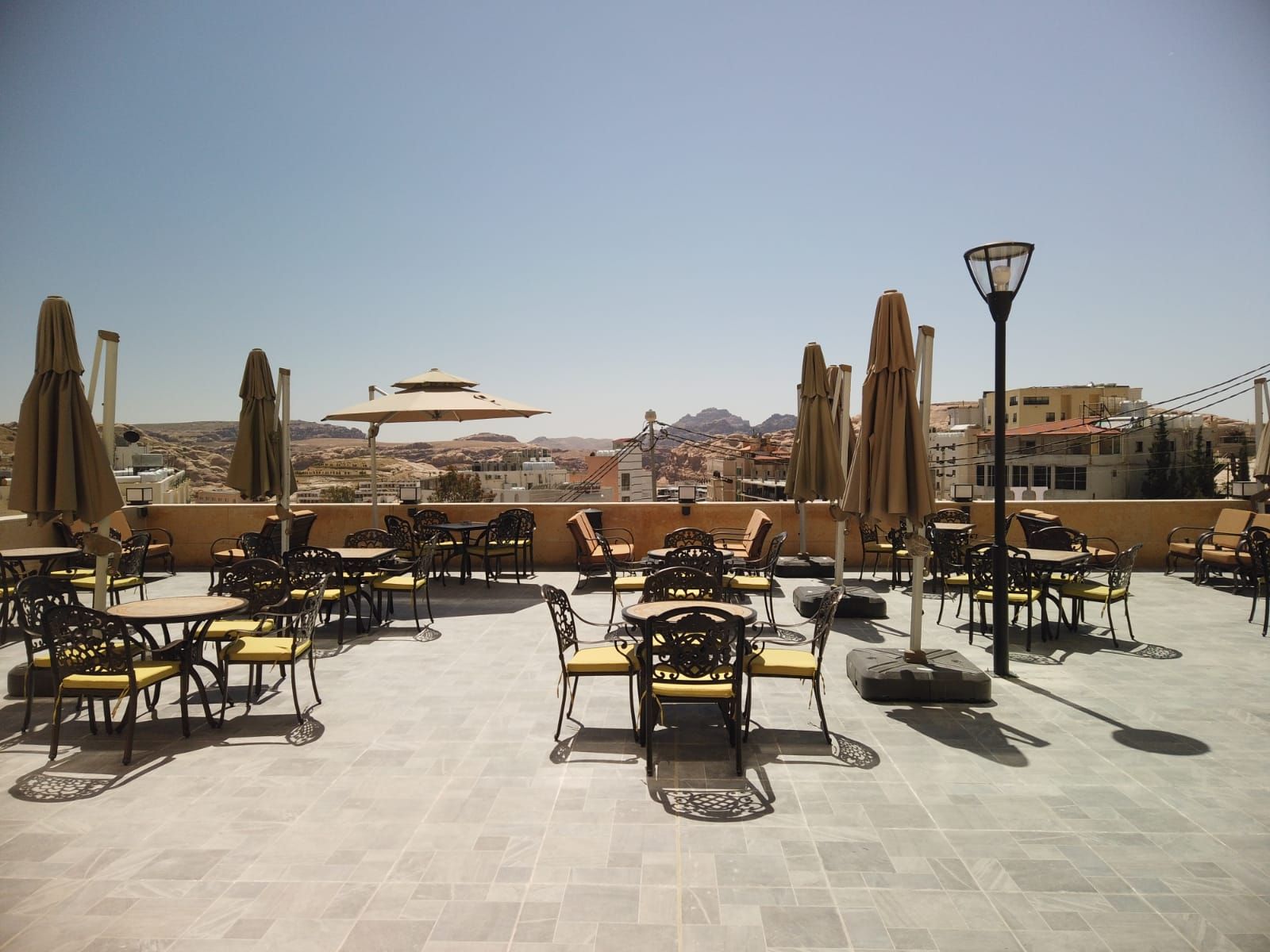Rondreis Jordanië, Petra, H Luxury Hotel, terras