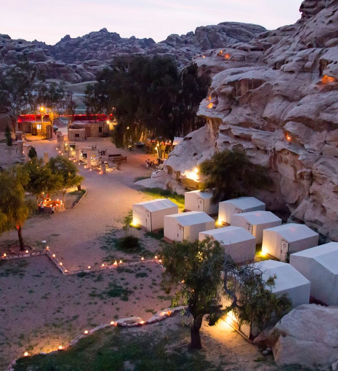 Rondreis Jordanië, Petra, Little Petra Bedouin Camp - buitenaanzicht van de kamp