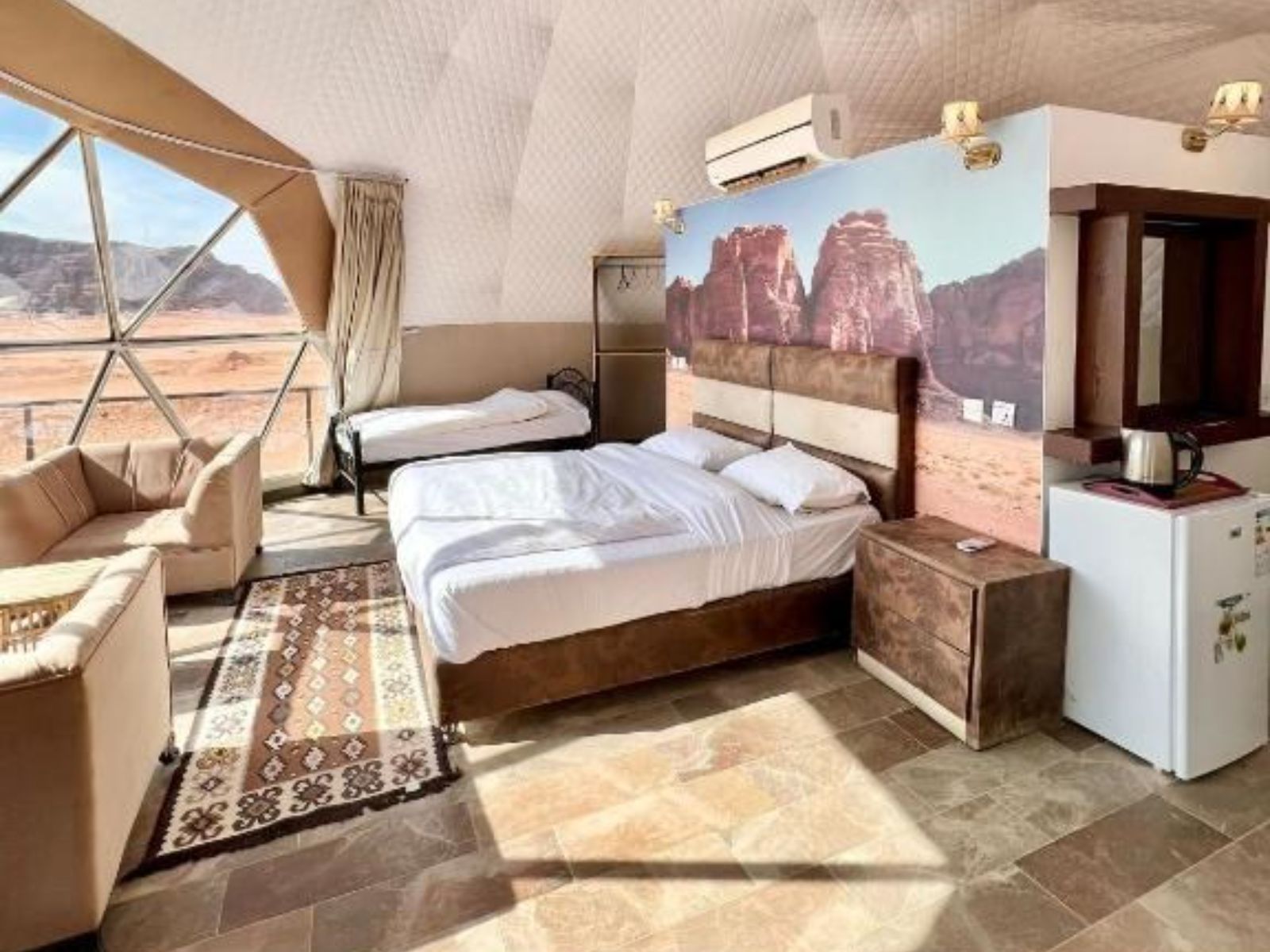 Rondreis Jordanië, Wadi Rum, Hasan Zawaideh Camp - driepersoonskamer