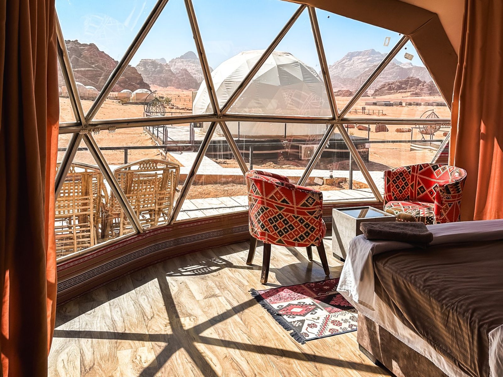Rondreis Jordanië, Wadi Rum, Hasan Zawaideh Camp - kamer met uitzicht