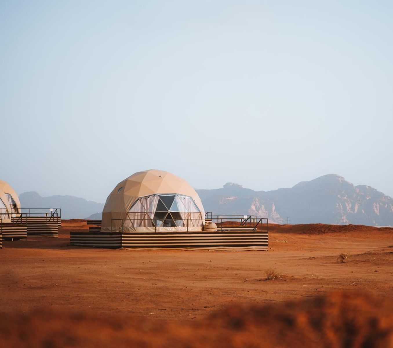 Rondreis Jordanië, Wadi Rum, SunCity Camp - buitenaanzicht verblijf