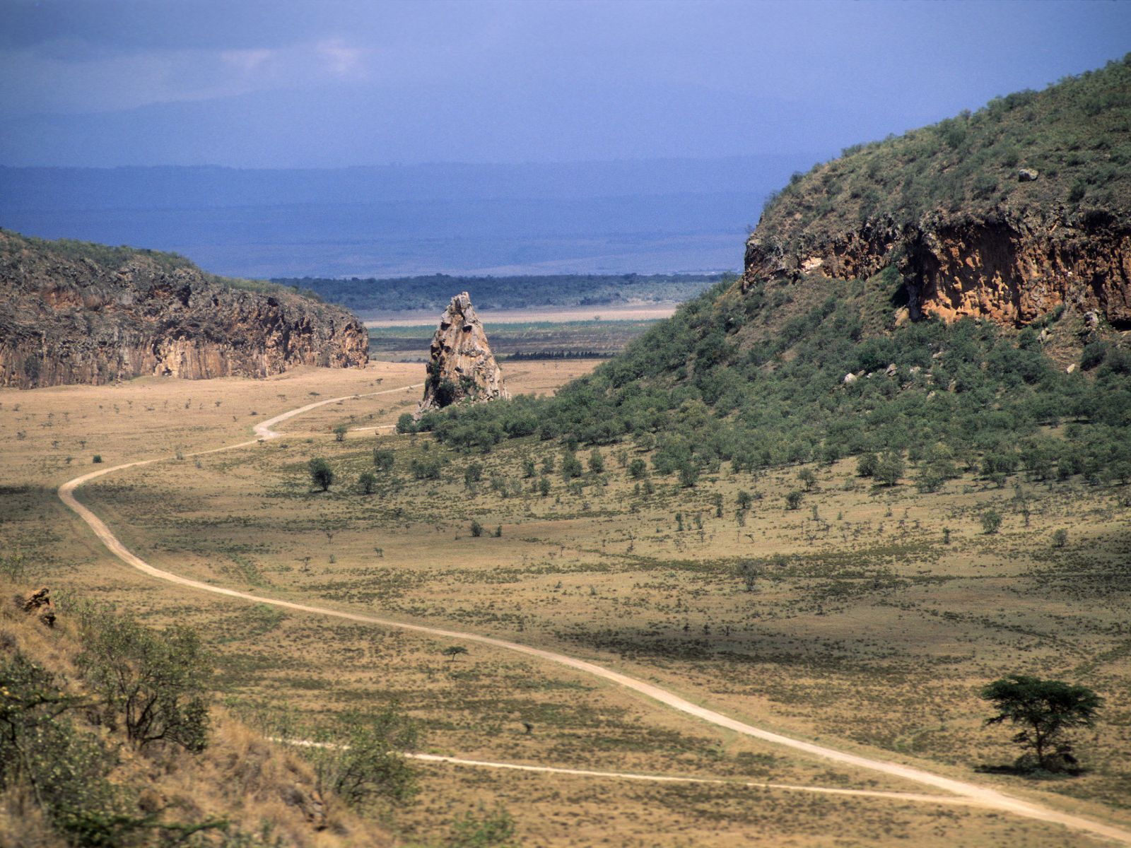 Rondreis Kenia, Hells Gate, Hells Gate National Park met toren