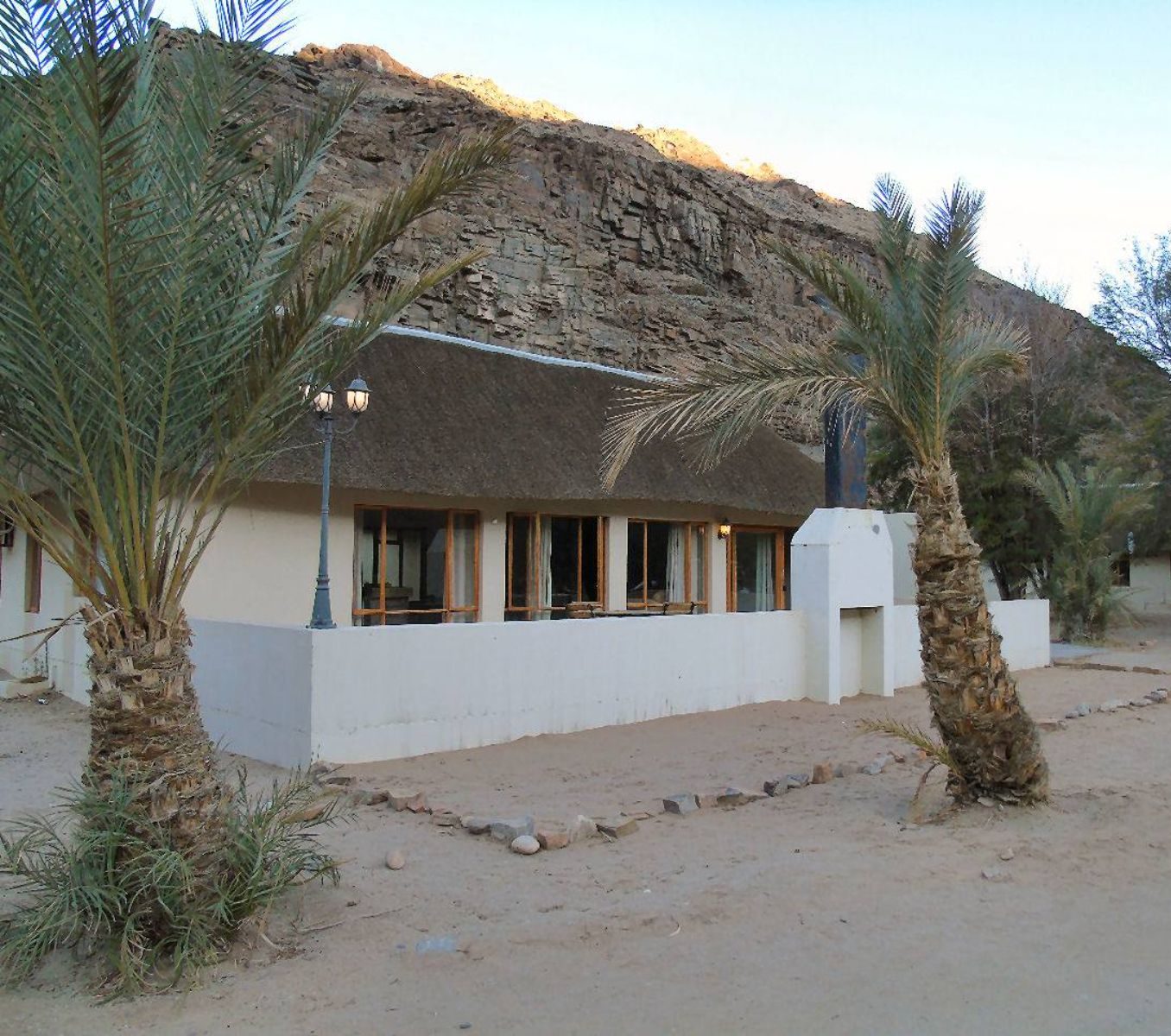 Rondreis Namibië, Fish River Canyon, Ais Ais Resort, buitenaanzicht huisje