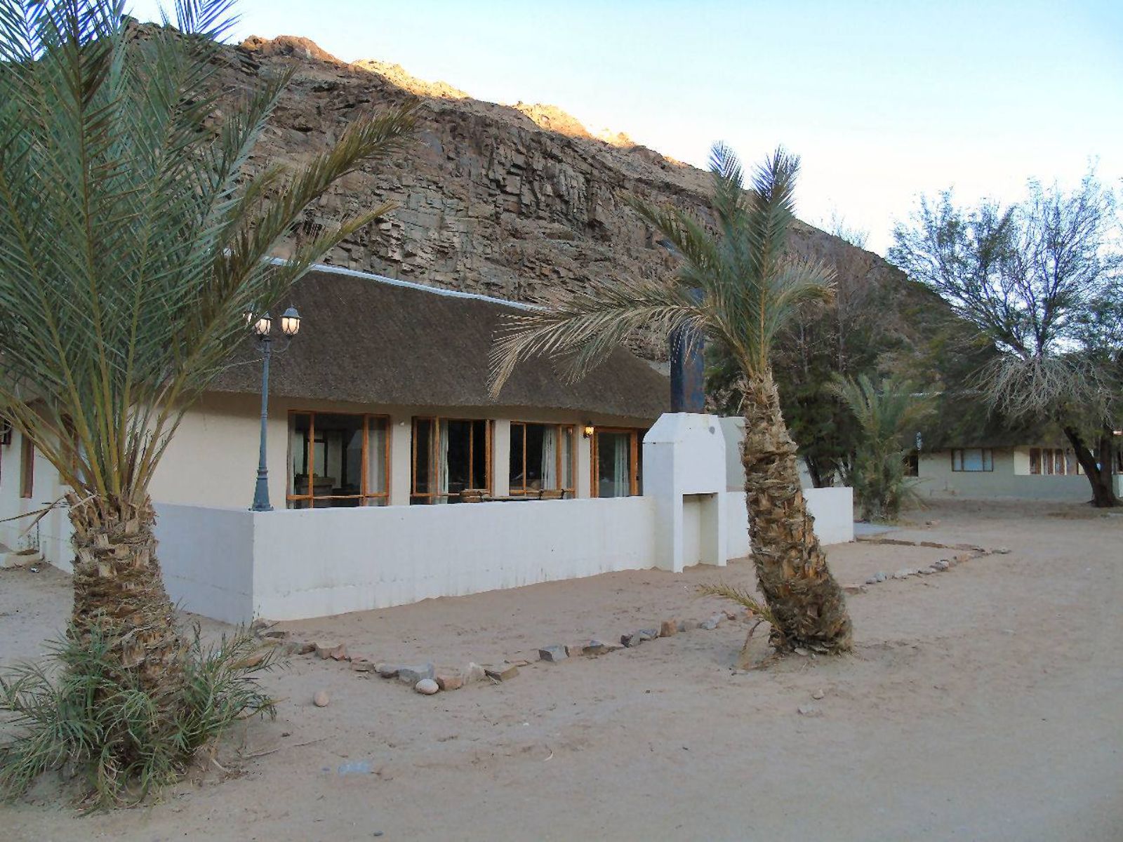 Rondreis Namibië, Fish River Canyon, Ais Ais Resort, buitenaanzicht huisje