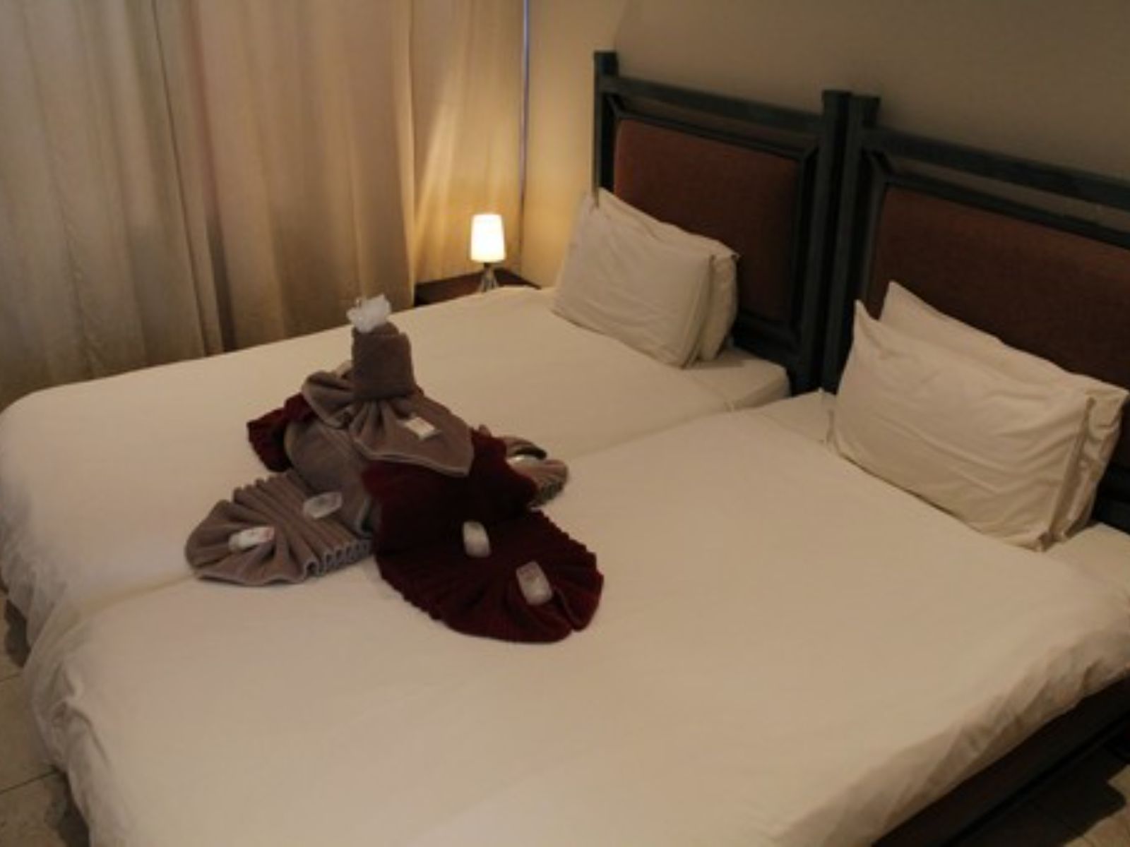 Rondreis Namibië, Fish River Canyon, Ais Ais Resort, tweepersoonsbed
