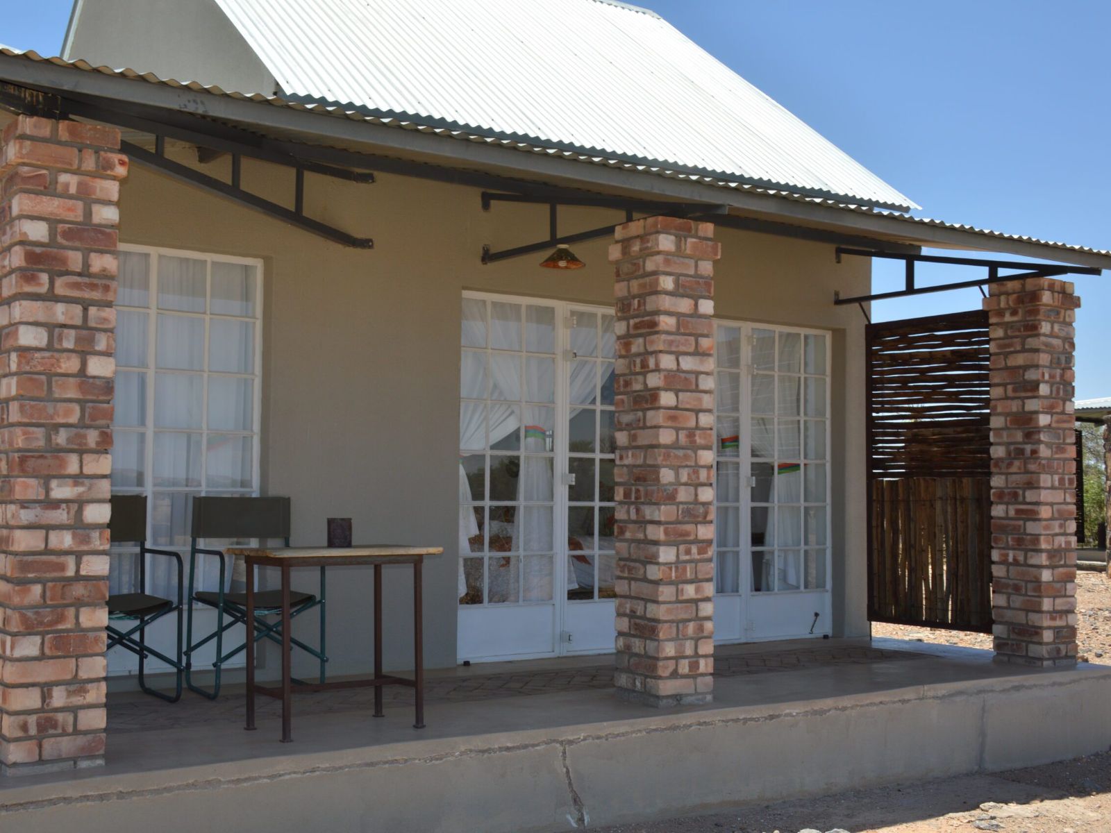 Rondreis Namibië, Fish River Canyon, Alte Kalkofen, buitenaanzicht lodge