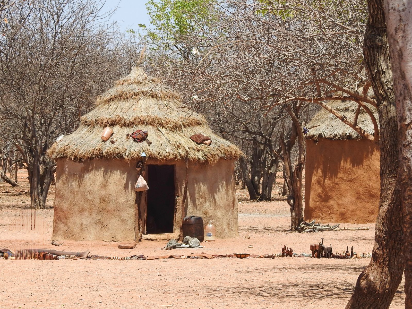 Rondreis Namibië, Kaokoland, Himba-stam hutjes