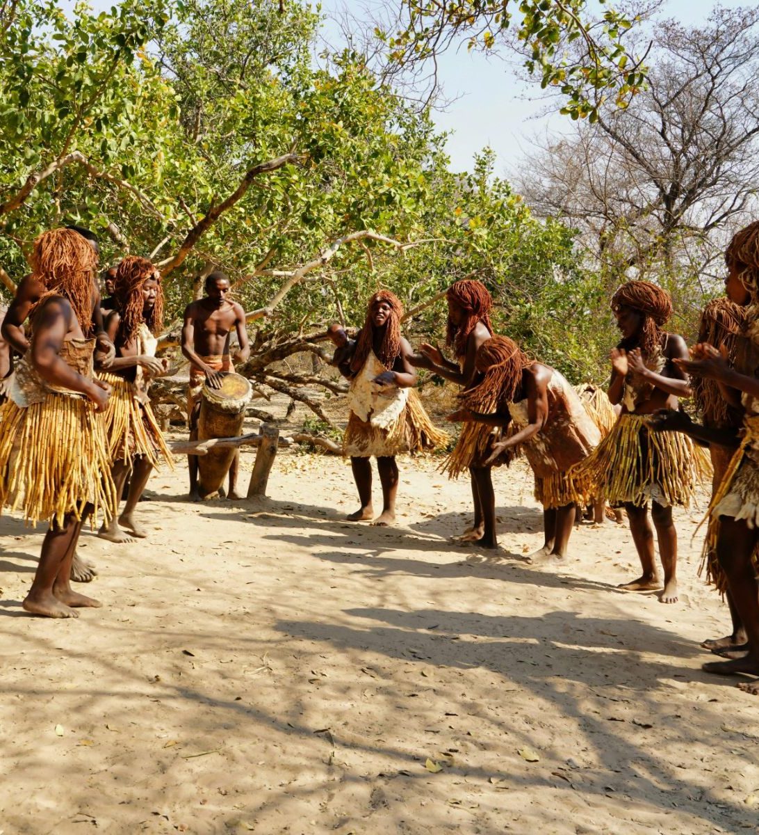 Rondreis Namibie, Rundu, ritual tribal dans Ritual tribal dance in Rundu, Kavango, Namibia.