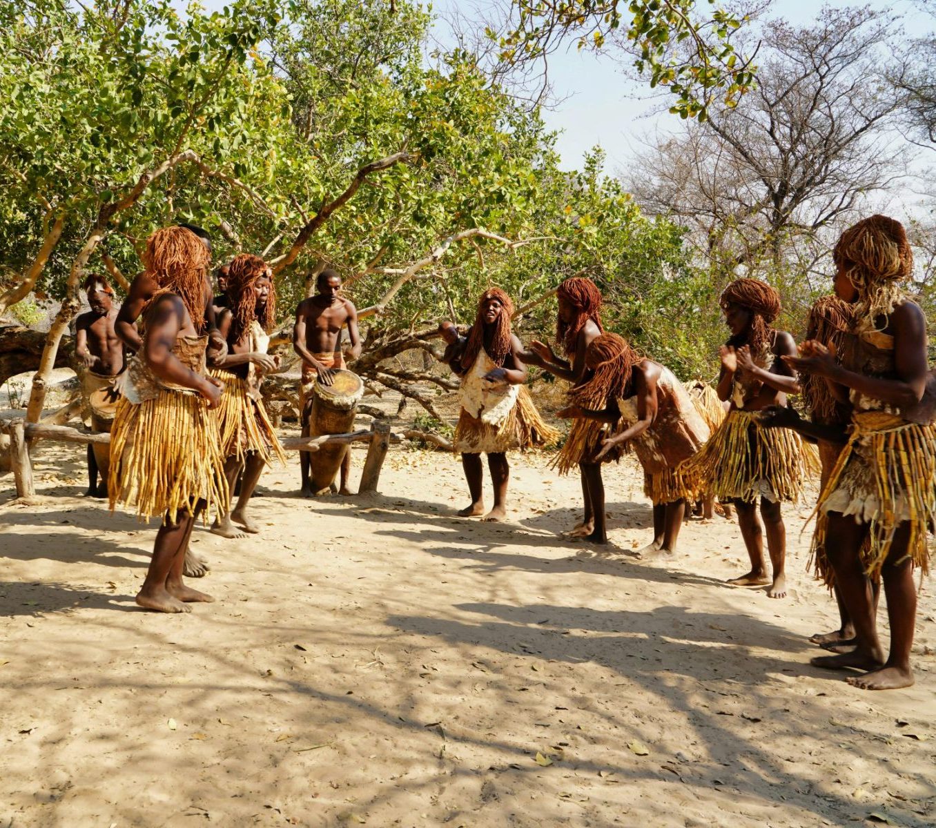 Rondreis Namibie, Rundu, ritual tribal dans Ritual tribal dance in Rundu, Kavango, Namibia.
