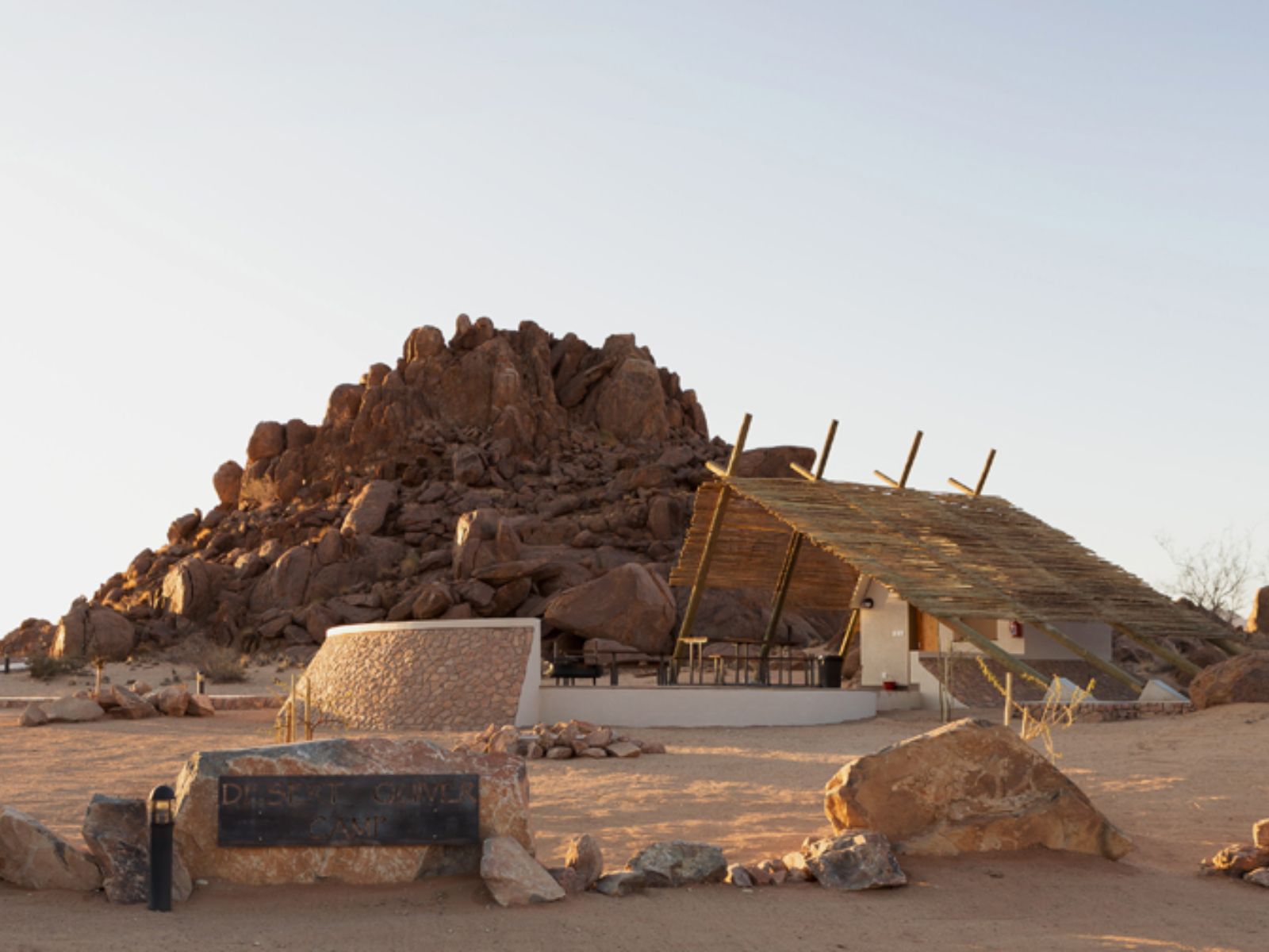 Rondreis Namibië, Sossusvlei, Desert Quiver Camp, desert camp
