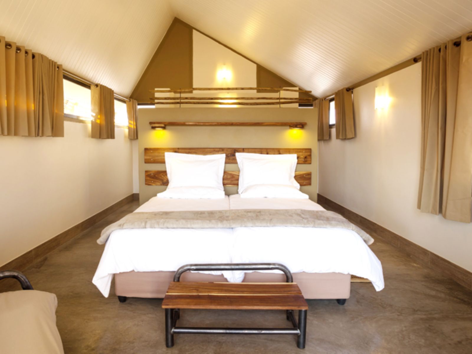 Rondreis Namibië, Sossusvlei, Desert Quiver Camp, tweepersoonsbed