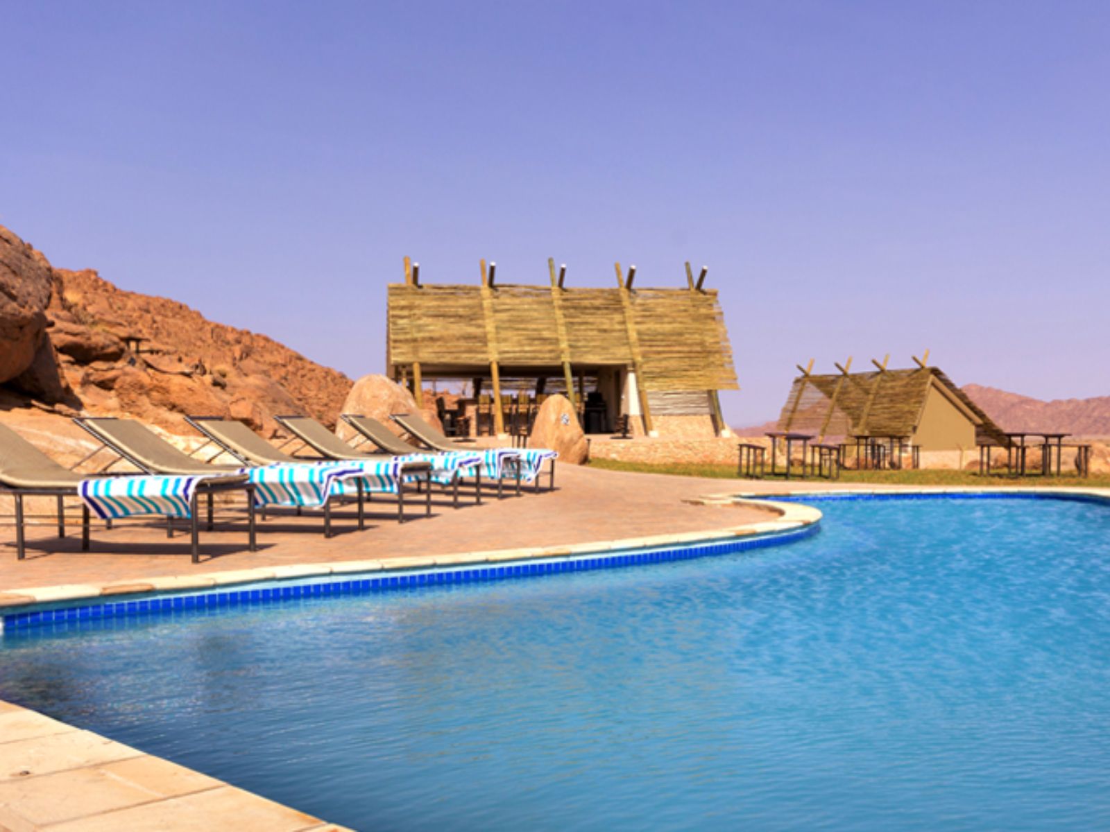 Rondreis Namibië, Sossusvlei, Desert Quiver Camp, zwembad