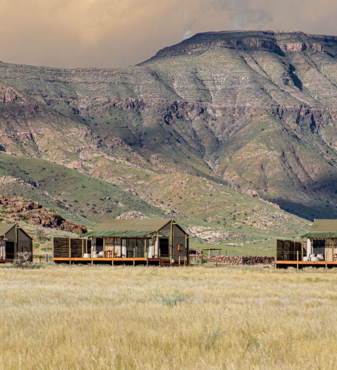 Rondreis Namibië, Sossusvlei, Elegant Desert Camp, buitenaanzicht verblijf