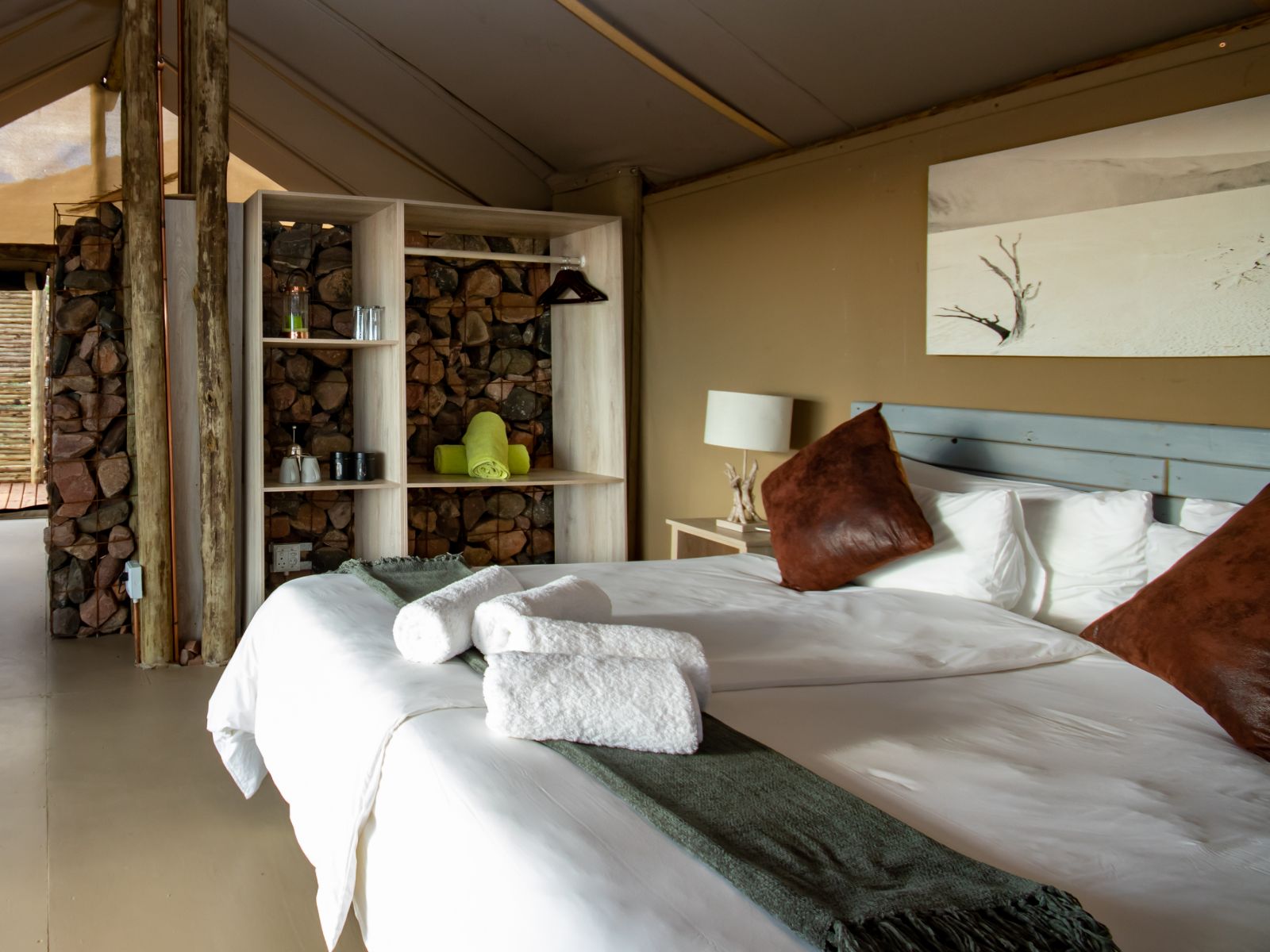 Rondreis Namibië, Sossusvlei, Elegant Desert Camp, tweepersoonsbed